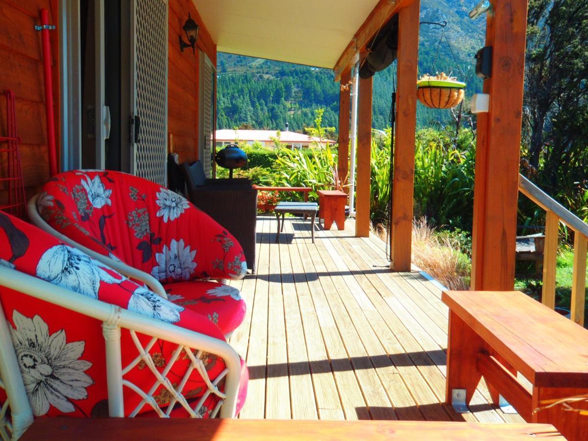 Lakefront Fantail Cottage Lake Hawea, Wanaka Buitenkant foto