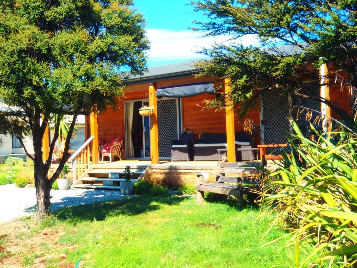 Lakefront Fantail Cottage Lake Hawea, Wanaka Buitenkant foto